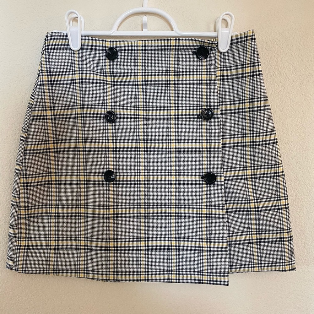 NWT - H&M button front plaid mini skirt